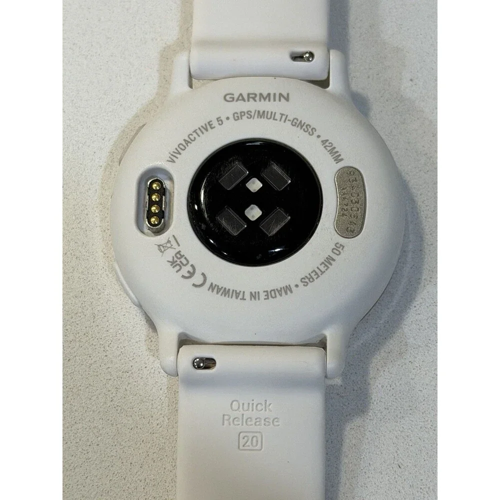 Garmin Vivoactive 5 GPS Smartwatch 42mm White Works Great Original Band